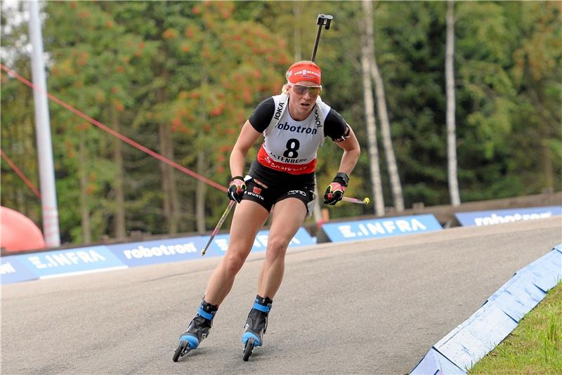 Franziska Hildebrand fährt für den Niedersächsischen Skiverband das beste Ergebnis ein und wird zum Auftakt im Einzel Vierte. Foto: Deubert