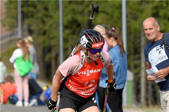 Franziska Hildebrand in ihrem letzten Rennen der Karriere. Die Biathletin wird bei den deutschen Meisterschaften im Sprint 20, danach beendet sie ihre Laufbahn.  Foto: Deubert