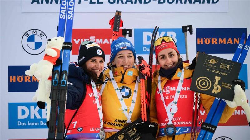 Grotian und Riethmüller: Neue Biathlon-Gesichter strahlen Franziska Preuß (M) und Vanessa Voigt (r) stehen für die Erfolge bei den deutschen Skijägerinnen.