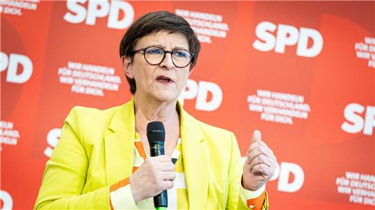 „Frauen stellen die Hälfte der Bevölkerung und wir wollen auch, wie wir manchmal sagen, nicht nur den halben Kuchen, sondern die halbe Bäckerei“, sagt die SPD-Vorsitzende Saskia Esken.