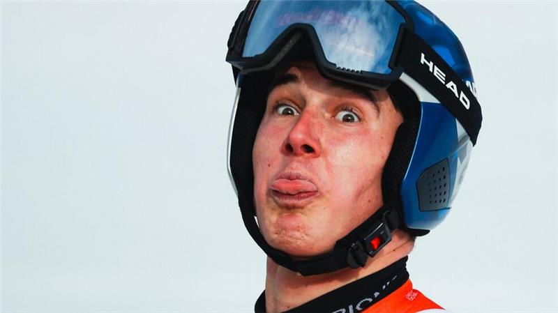 Nächste Schweizer Ski-Show: von Allmen entzaubert Odermatt Frecher Sieger: Der Schweizer Franjo von Allmen sicherte sich WM-Gold in der Abfahrt.