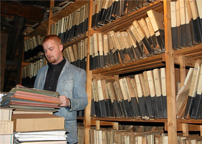Braunlage: Wohin mit den historischen Akten? Frederik Kunze hat bereits seit 2009 einen Teil des Archivs der Bergstadt wissenschaftlich überarbeitet. Vor allem die Zeit nach 1946 aber dürfte für viel Arbeit sorgen. Foto: GZ-Archiv