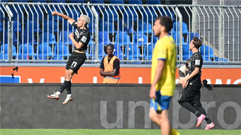 Frederik Schmahl (l) sorgt für den Endstand.