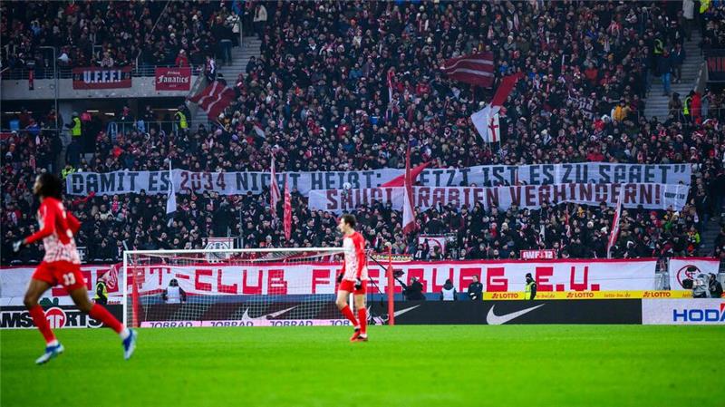 Fans fordern von Neuendorf: Stimme gegen WM in Saudi-Arabien Freiburger Fans haben schon gegen die WM-Vergabe an Saudi-Arabien demonstriert.