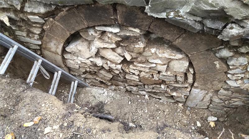 Mittelalterliches Portal in alter Stadtmauer entdeckt Freigelegt: Vermutlich wurde das mittelalterliche Portal an der Stadtmauer zum Pfalzgarten bereits 1875 zugemauert.
