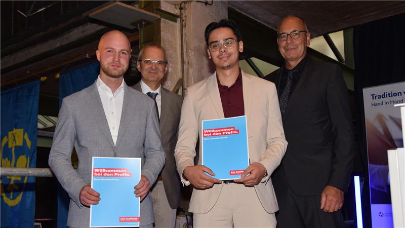 Freispruch: Riesenapplaus für junge Handwerker in Goslar Freisprechung der Kfz-Innung Goslar: Gesellenbriefe gehen an Jakob Duderstaedt, Noel Spicker, Aniel Temouri und Justin Ronny Vogt, doch zwei der jungen Handwerker sind bei der Feier nicht dabei – wie in anderen Gewerken leider auch.