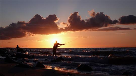 Freizeitangler an Nord- und Ostsee müssen künftig bestimmt Fänge melden. (Symbolbild)
