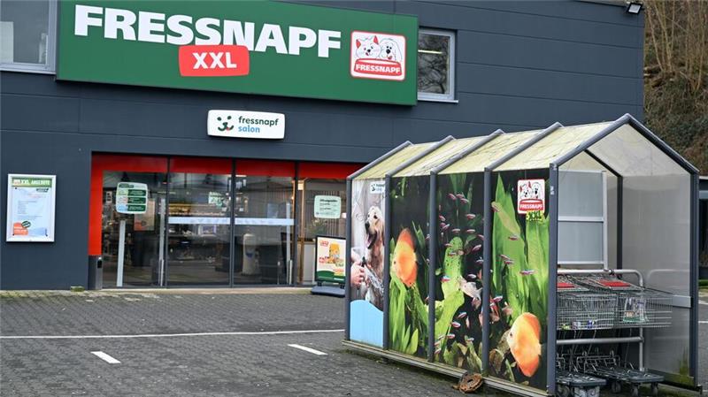 Konkurrenz für Fressnapf: 75 neue ZooRoyal-Märkte geplant Fressnapf hat in Deutschland mehr als 900 Filialen.