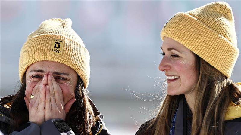 Freude bei Coletta Rydzek (l) und Laura Gimmler.