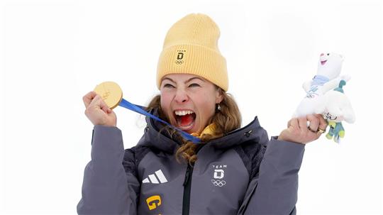 Freudenschrei: Daniela Maier mit der Goldmedaille