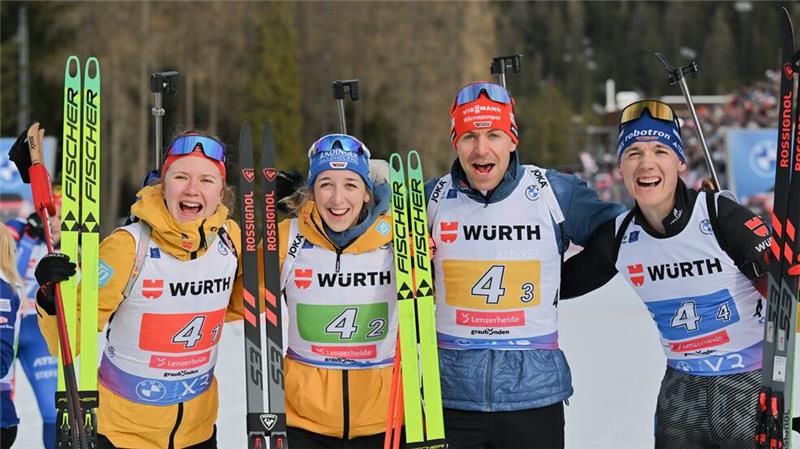 Freudentaumel beim deutschen Team: Bronze in der Mixedstaffel.