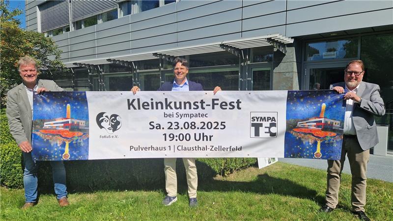 Drei Bühnen, sechs Künstler – wer zeigt was beim Kleinkunstfest? Freuen sich auf das Kleinkunstfest im Pulverhaus (v.l.): Arno Janssen (Fokus), Dr. Sebastian Röthele (Sympatec) und Rainer Otte (Fokus).