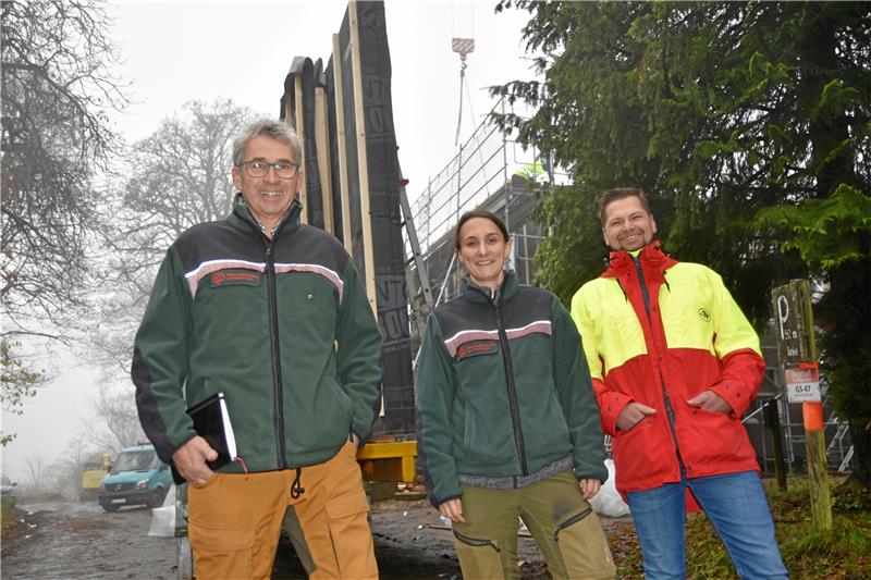 Freuen sich über den Neubau: (v.l.) Ralf Krüger, Ines Lüddecke und Eric Beyer. Foto: Berg