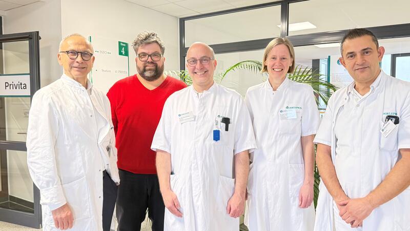 Freuen sich über die Kooperation: v.l. Chefarzt Prof. Dr. med. Karl Jürgen Oldhafer, Asklepios-Regionalgeschäftsführer Harz, Florian Nachtwey, Chefarzt Dr. med. Udo Kronberg, Ärztliche Direktorin Dr. med. Larissa Henze, Chefarzt Sharif Daudi.