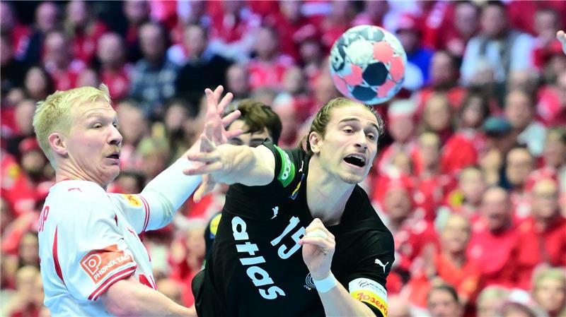 Zocken verboten: Handballer kämpfen um Medaillentraum Freut sich auf die Herausforderung gegen Frankreich: Spielmacher Juri Knorr.