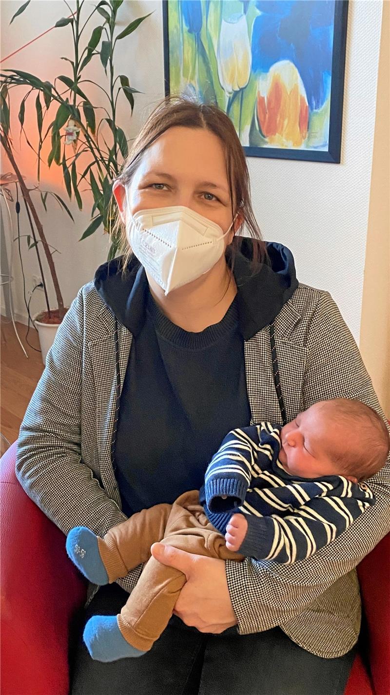 Freute sich über die Geburt ihres Neujahrsbabys: Natascha Alalo mit ihrem Sohn Adham Awj. Foto: Asklepios