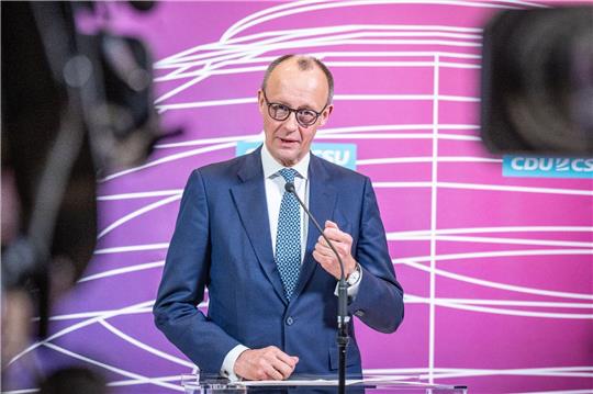 Friedrich Merz beschuldigt die Koalition, das Wahlrecht zu manipulieren.