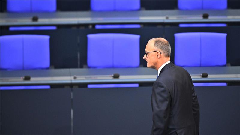 Friedrich Merz ist im ersten Wahlgang nicht zum Bundeskanzler gewählt worden - und der Dax gibt nach. 