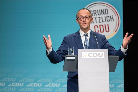 Friedrich Merz möchte sich von den 1001 Delegierten zum ersten Mal im Amt bestätigen lassen.