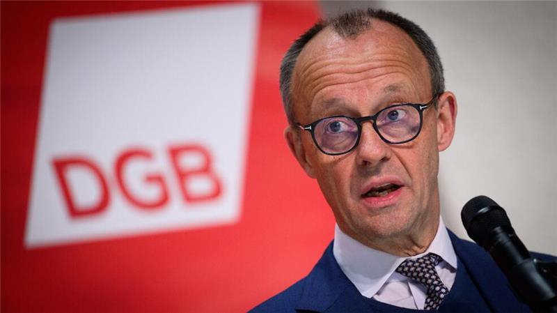 Friedrich Merz verteidigt seine Äußerungen zu „grünem Stahl“.