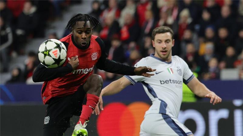Später Siegtreffer: Bayer auf Achtelfinal-Kurs Frimpong unterstützt die Offensive.