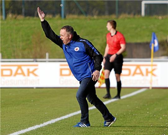Frischer Wind an der Seitenlinie: Ingo Vandreike wird nun auch über die laufende Saison hinaus Trainer des Goslarer SC 08 sein. Foto: Epping