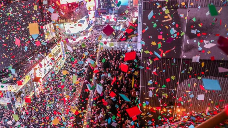 Fröhliche Silvesterparty auf dem Times Square.