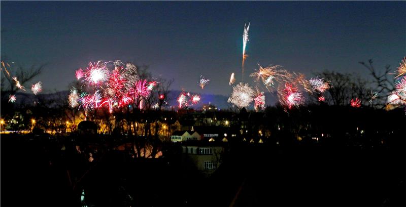 Frohes Neues: Zum Jahreswechsel gehen über Goslar zahlreiche Raketen in den Himmel.  Foto: Epping