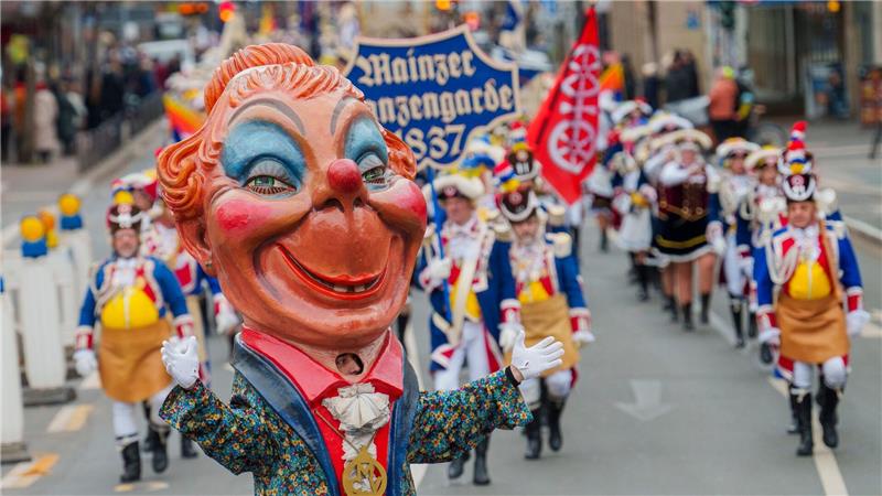 Frohsinn in Mainz: Närrischer Neujahrsumzug eröffnet die Fastnachtskampagne 2026