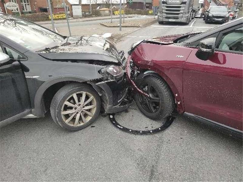 Frontal-Zusammenstoß vor der Clausthaler Marktkirche. Foto: Polizei