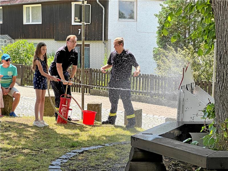 Früh übt sich, wer eine Feuerwehrfrau werden will. Foto: Eggers