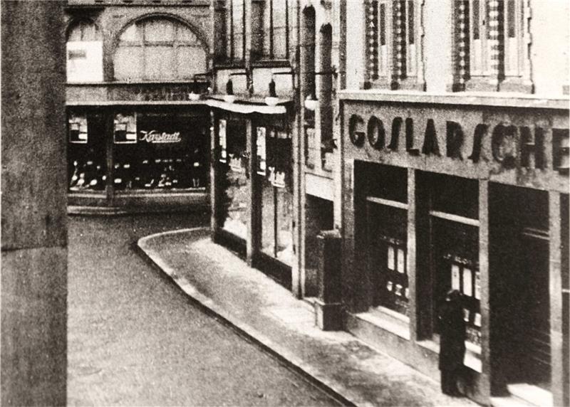 Früher hatte die GZ ihre Geschäftsstelle an der Ecke von Bäcker- und Rosentorstraße neben dem alten „Glaspalast“ von Karstadt. Foto: Archiv Geyer, Repro: Schenk