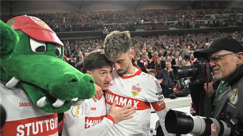 „Richtig geil“: VfB Stuttgart zieht ins Pokal-Finale ein Früher kollektiver Jubel: Mit einem Traumtor von Angelo Stiller ging der VfB in Führung.
