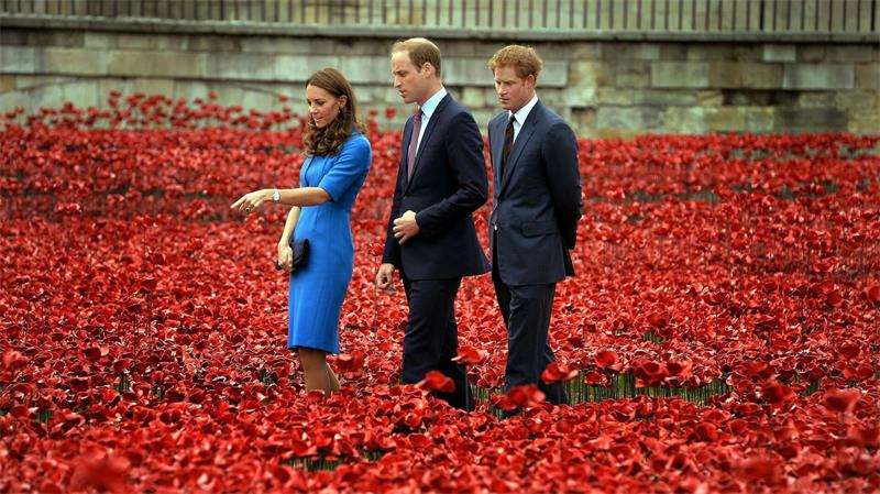 Bruderkrieg zum Todestag: Warum William und Harry streiten Früher waren sie oft gemeinsam zu sehen: Kate (links), Prinz William (Mitte) und Prinz Harry (rechts). (Archivfoto)