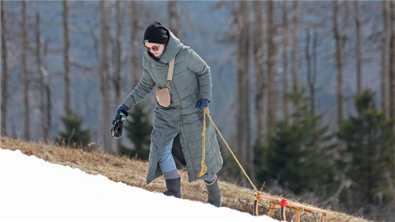 Frühlingshafte Temperaturen lassen den Schnee im Harz schmelzen.