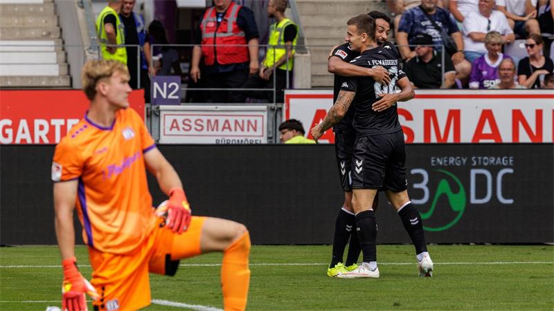 Osnabrück-Coach Schultz: „Müssen schnell besser werden“ Frust beim VfL Osnabrück und Torwart Jonas Krumrey.