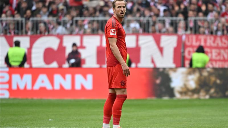 Bayerns Meister-Party vertagt - Müller „nicht wehmütig“ Frust nach Gelb: Harry Kane fehlt in einer Woche bei der mutmaßlichen Meisterkür gesperrt.
