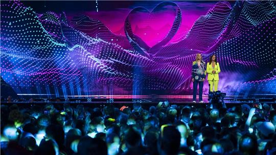 Führen charmant und witzig durch die Sow: Hazel Brugger und Sandra Studer.