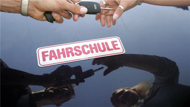 Führerschein machen - oder doch lieber warten, bis alle Autos von selbst fahren? (Symbolbild)