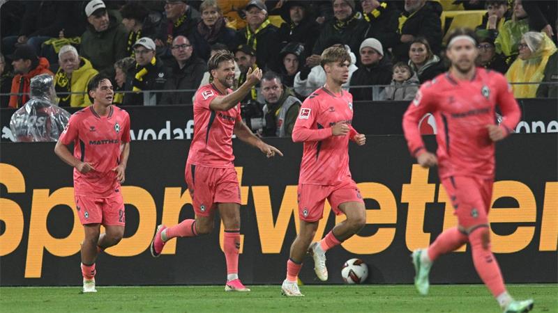 Füllkrug und der SV Werder Bremen feiern einen Punktgewinn in Dortmund.