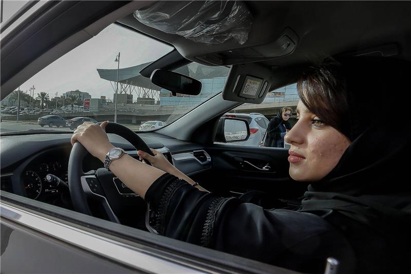 Saudi-Arabien: Zwischen Reformen und Repression Fünf Jahre sind vergangen, seit in Saudi-Arabien ein über Jahrzehnte geltendes Fahrverbot für Frauen gekippt wurde. Echte Gleichstellung aber gibt es im Land nicht.
