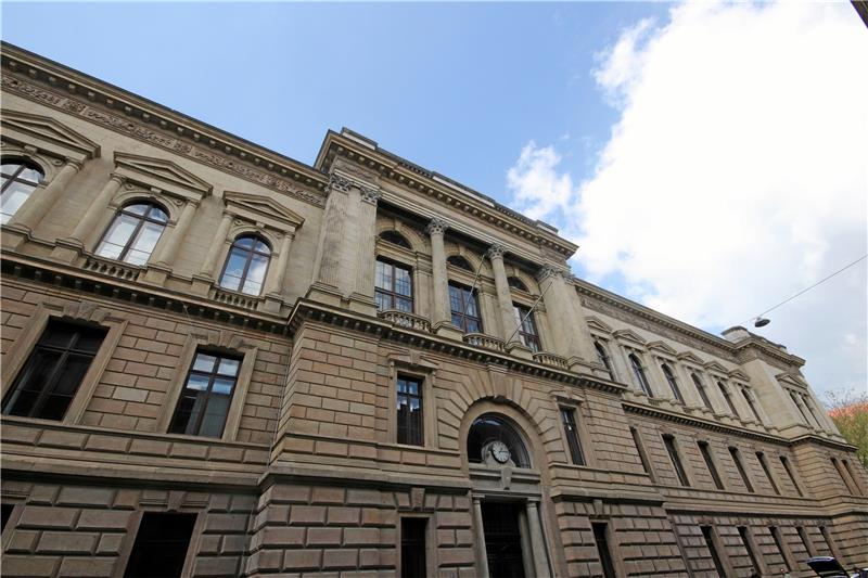 Fünf Männer aus Albanien müssen sich vor dem Braunschweiger Landgericht verantworten: Sie sollen an mehren Standorten in Deutschland große Mengen Cannabis-Pflanzen angebaut haben. Archivfoto: Gereke
