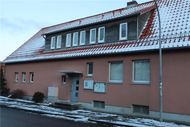 Gebühren für Dorfgemeinschaftshäuser: Das ändert sich für die Nutzer Haus bei Winterwetter