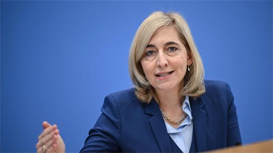 Für Gesundheitsministerin Nina Warken steht ein Jobwechsel an. (Archivbild)