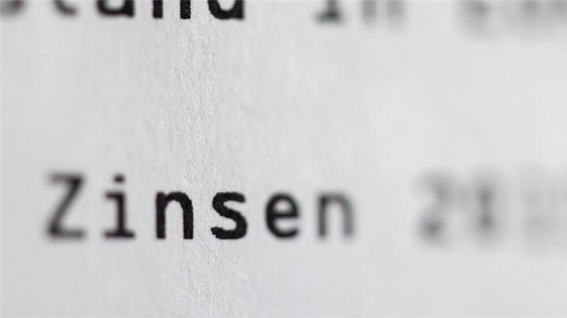 Negativzinsen auf Bankguthaben laut BGH teils unzulässig Für Guthaben Zinsen zahlen statt bekommen - Bundesrichter prüfen die Rechtmäßigkeit. (Illustration)