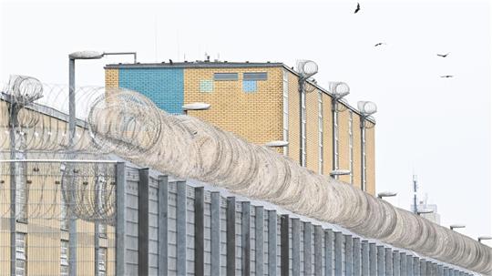 Für Häftlinge und Bedienstete sind die  Weihnachtstage im Gefängnis eine besonders harte Zeit. (Archivbild)