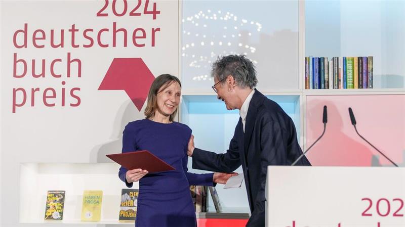 Deutscher Buchpreis für Leipziger Autorin Hefter Für „Hey guten Morgen, wie geht es dir?“ ist die Leipziger Autorin Martina Hefter mit dem Deutschen Buchpreis ausgezeichnet worden.