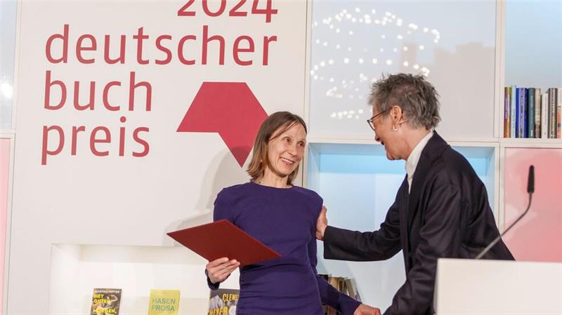 Deutscher Buchpreis für Leipziger Autorin Hefter Für „Hey guten Morgen, wie geht es dir?“ ist die Leipziger Autorin Martina Hefter mit dem Deutschen Buchpreis ausgezeichnet worden.