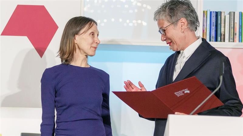 Deutscher Buchpreis für Leipziger Autorin Hefter Für „Hey guten Morgen, wie geht es dir?“ ist die Leipziger Autorin Martina Hefter mit dem Deutschen Buchpreis ausgezeichnet worden.