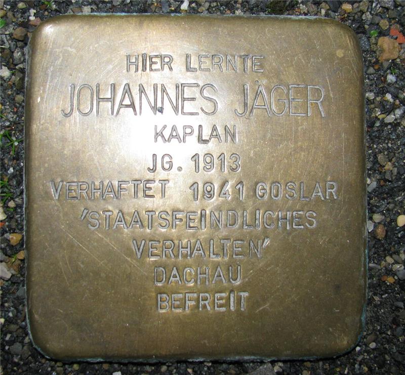 Erinnern an Nazi-Opfer: Kaplan Johannes Jäger überlebt Dachau-Haft Für Johannes Jäger existiert bereits ein Stolperstein. Er liegt seit dem m 17. Mai 2019 auf dem Domhof vor dem Josephinum-Gymnasium in Hildesheim.